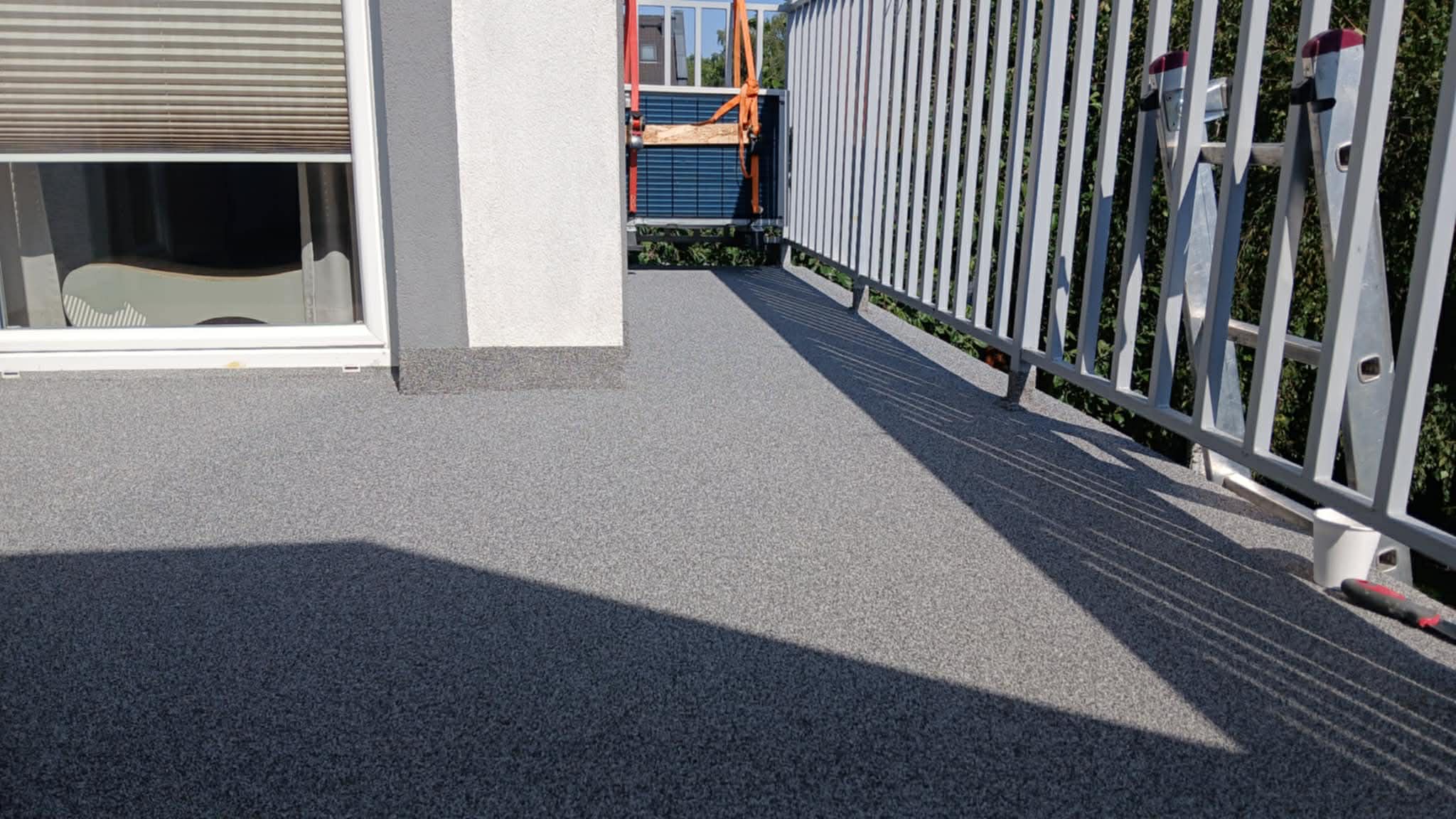 Balkon w technologii kwarcowy dywan